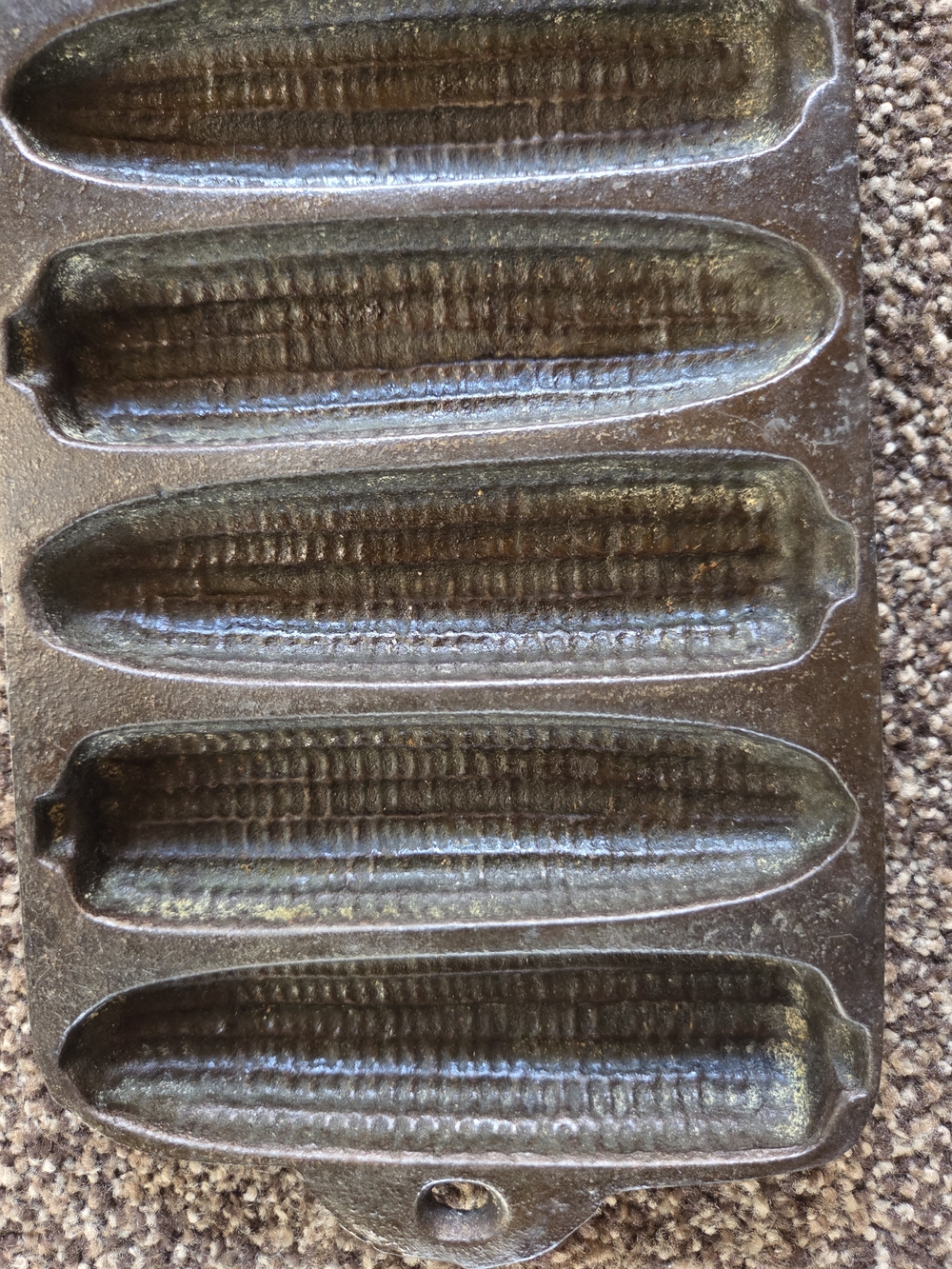 Vintage Cast Iron Corn Stick Pan – 7 Slot Cornbread Mold – Unmarked - Picture 3 of 4